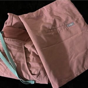 Mauve and green Fig scrub set